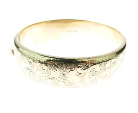 9ct gold snap bangle having engraved foliate decoration   Condition: 