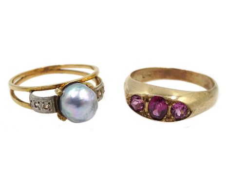 9ct gold three stone garnet gypsy set ring hallmarked and a 16ct gold grey pearl ring - Condition Report 9ct gold approx 2.9g