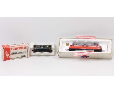 Lilliput 114 14 Bo-Bo electric loco 1042 050-3 red, with  two pantographs (E-NM) (BVG) with Fleischmann 5052 4 wheel 2nd/3rd 