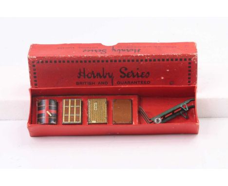 Hornby Series Railway Accessories Set No.1 containing green porter’s barrow, four items of luggage including ‘London’ trunk a