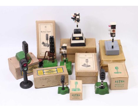 SEL, Astra and Toymatic boxed traffic light and light system boxed group, 8 examples to include SEL Railway Signal No.730, As