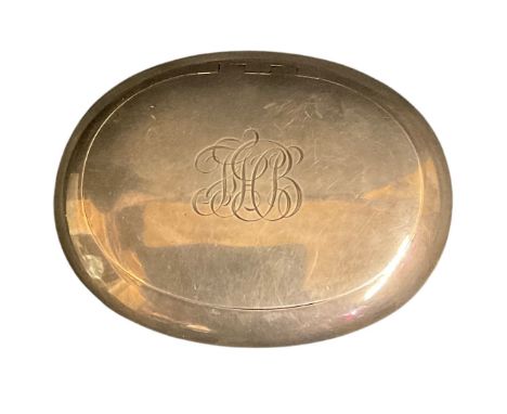 A plain silver oval snuff box, the hinged cover engraved with monogram, by George Unite, Birmingham 1916, 83.5g, 9cm wide