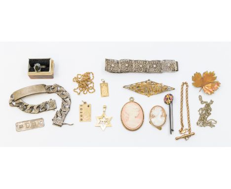 Selection of 9ct Gold, Sterling Silver, Unmarked White Metal Jewellery and Costume Jewellery.  To include a 9ct Gold Engraved