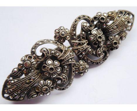 An Art Deco style white metal and marcasite-mounted clip brooch 
