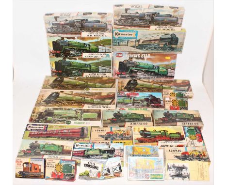 A large box containing a quantity of mainly Airfix and a few Kitmaster train kit related models, to include Kitmaster Corrido