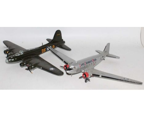 Large scale heavy metal Douglas Dakota in U.S Airforce livery with silver body with 293087 on tail plane, it has a 2ft wing s