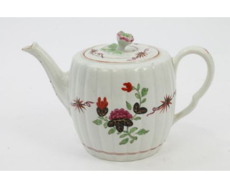 18th century Worcester Flash pattern teapot and cover of fluted barrel form, with floral knop, circa 1770, 20cm wide