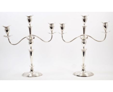 Fine quality pair of Edwardian two-branch three-light batwing candelabra, with slender tapering columns, reeded branches and 