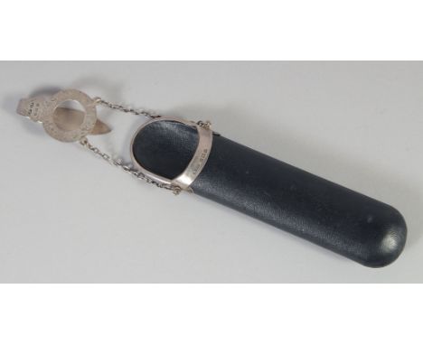 A GEORGE V SILVER BOUND LEATHER SPECTACLE CASE AND CHAIN. Birmingham, 1920.