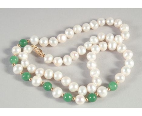 A SMALL 14CT GOLD PEARL AND JADE NECKLACE.
