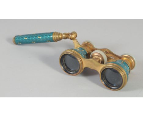 A PAIR OF EDWARDIAN GILT AND ENAMEL OPERA GLASSES with handle.