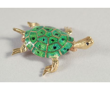 A 14CT YELLOW GOLD AND ENAMEL TORTOISE BROOCH.