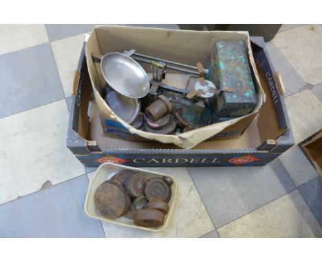 Kitchen scales and weights