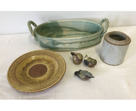 6 items of signed and marked studio pottery. To include Robin Welch pot and 3 Tremar Pottery birds. 