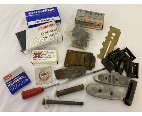A collection of military gun accessories and parts. Comprising: 5 pairs of handguard rings for military rifles, 2 x WWII butt
