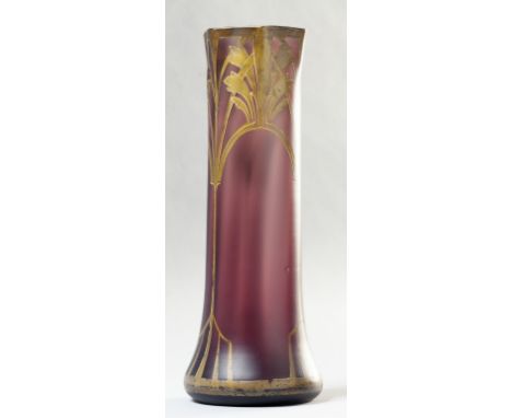 Vaso Liberty in vetro viola decorato in oro  Francia fine sec.XIXh.cm.37