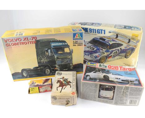 Various model kits to include Revell No7218, 1/25 scale 928 Targa, Tamiya Porsche 911 GT1, Italeri 1/24 scale model no. 3801 