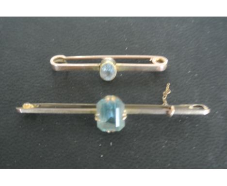 Two 9ct yellow gold bar brooches - approx weight 5.1 grams - safety chain on one broken, other without