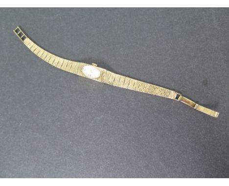 A 9ct yellow gold Everite manual ladies wristwatch - approx weight 18 grams - working in the sale room