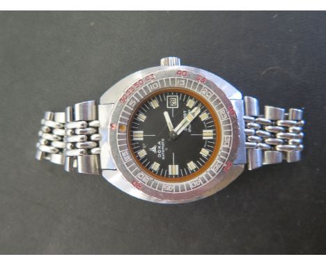 A Doxa Automatic Sharkhunter stainless steel sub 300T gents wristwatch with calendar and synchron case and bracelet strap - 4