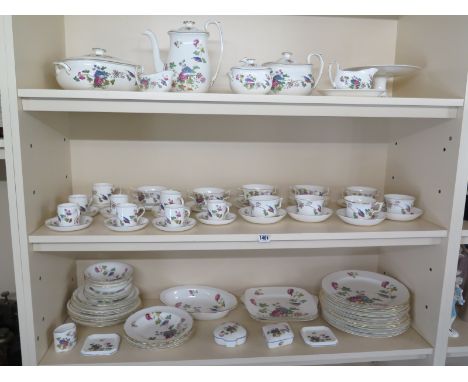A Wedgewood Cuckoo R 4497 extensive tea dinner service - approx 85 pieces - in good condition, some usage marks and scratches