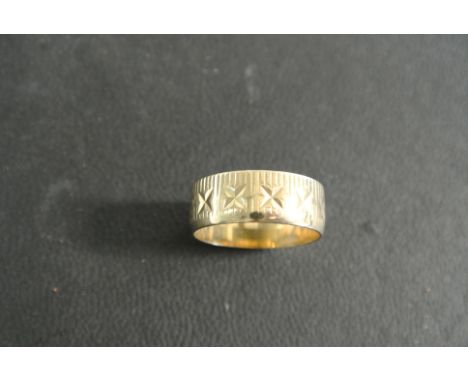 A 9ct yellow gold wedding band size R - approx 4 grams - some light surface scratching
