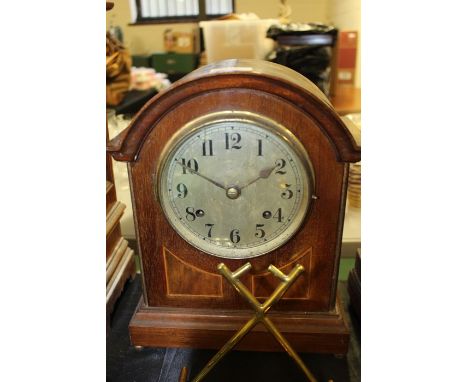 Edwardian walnut and boxwood strung mantel clock, with arched pediment, the silvered dial with Arabic numerals, 24cm wide 