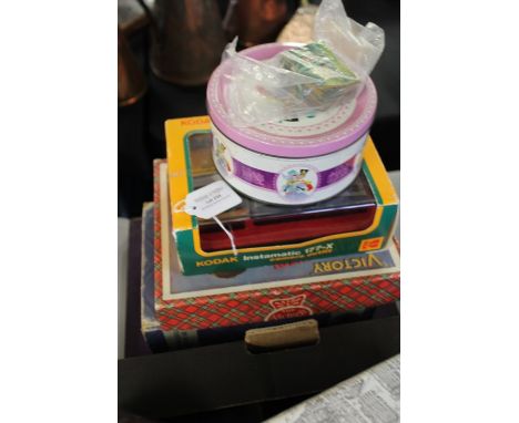 Collection of items, to include a boxed Kodak Instamatic 177-X camera, two puzzles, book, tin and cards (qty)