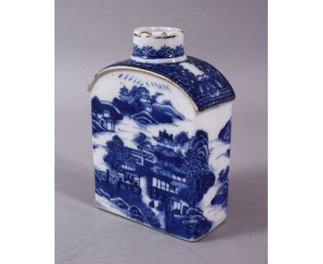 AN 18TH CENTURY CHINESE QIANLONG BLUE AND WHITE TEA CADDY, 11.5cm high.