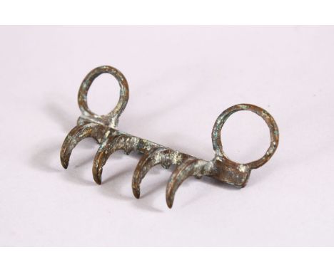 A RARE 19TH CENTURY SIKH TIGER CLAW WEAPON, 9cm wide.