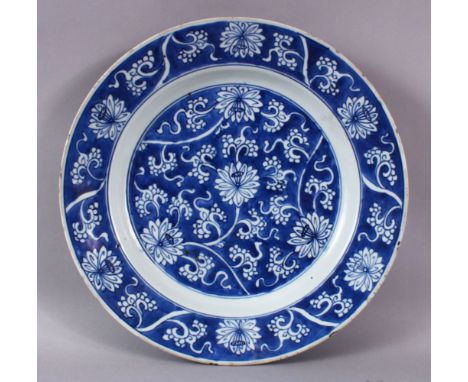 A LATE 17TH CENTURY KANGXI PERIOD BLUE AND WHITE LOTUS CHARGER, Shop mark to the base, 35cm diameter.