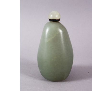 A 19TH/20TH CENTURY CHINESE PEBBLE JADE SNUFF BOTTLE AND STOPPER. 8cm high.
