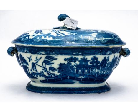 A pearlware early 19th Century soup tureen and cover with decorative finial 
