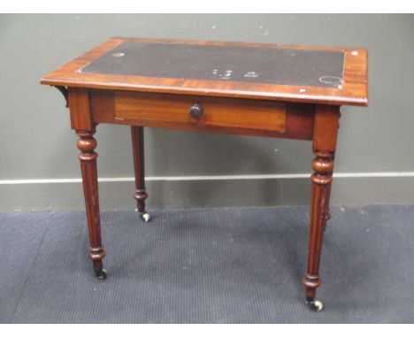 An Edwardian mahogany rectangular writing table, on fluted turned legs with ceramic castors 77 x 98 x 60cm