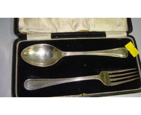 Pair of silver cake eaters  / christening set in presentation case Birm. 1923 William Hair Haseler 59 g