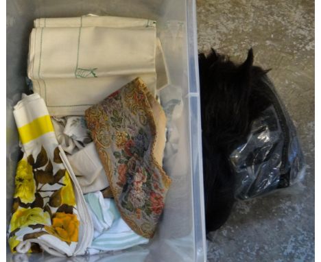 Box of textiles to include: tapestry sash with tassel, table linen; embroidered and damask table cloths etc, bag of vintage w