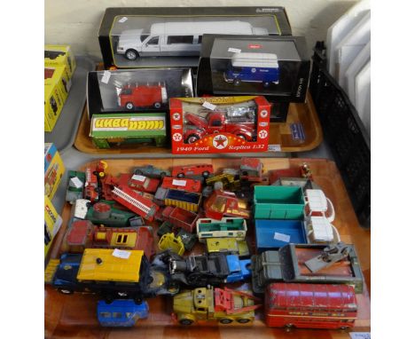 Tray of playworn diecast and other model vehicles to include: Dinky Toys, corgi etc. together with a tray of boxed diecast mo