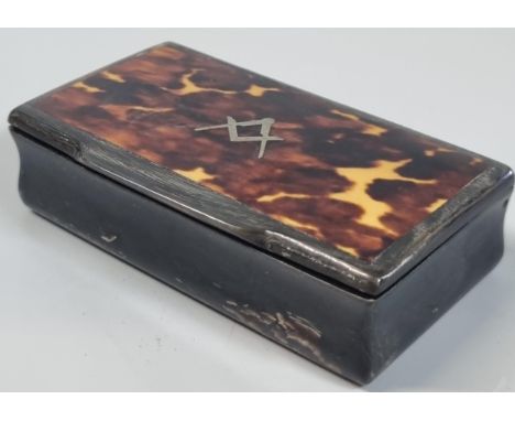19th century horn and tortoiseshell Masonic rectangular snuff box with hinged cover.  8cm wide approx.   (B.P. 21% + VAT) 