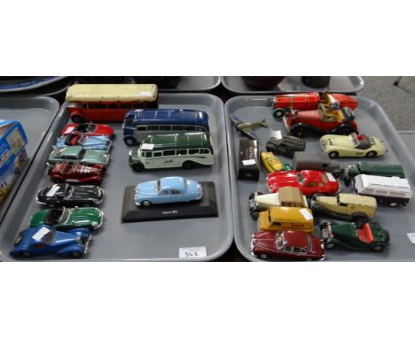 Two trays of playworn and other diecast and tin plate model vehicles to include: Minic Toys 1950s design bus, tin plate 1930s