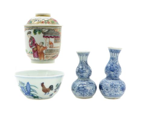 Including Cantonese lidded cup, rooster cup and 2 miniature vases in blue and white decor, lidded cup is 9 cm. tall, rooster 