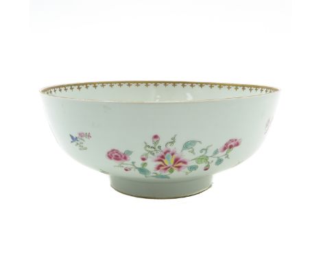Depicting portrait of Queen with cherubs in Famille Rose florals and enamels, 27 cm. in diameter.