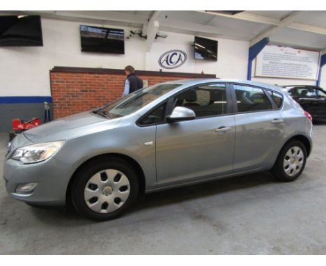 Make &amp; Model: Vauxhall Astra Exclusiv 113Date of Reg: DV10 LPFColour: Silvercc: 1598MoT: 31-03-2022Fuel Type: PETROLMilea