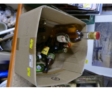Box of Grants Scotch Whisky 35 cl, and quantity of miniatures 