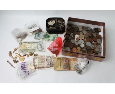 Box of loose vintage coins, pin badges, banknotes etc 