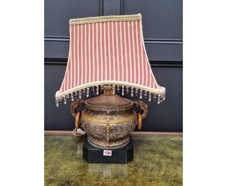 A modern Chinese style table lamp,&nbsp;total height 55cm.&nbsp; 