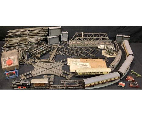 Model Railway - OO Gauge coaches, track, accessories, etc; a quantity of O Gauge track, etc 