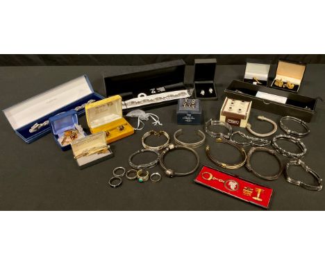 Costume Jewellery - mostly gentleman's fashion jewellery ,a titanium bracelet, set with diamond chips, boxed; tie clips, tie 