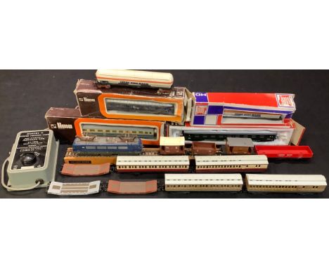 Model Railway - a Lima OO Gauge electric train; Lima coaches; Jouef rolling stock; others, Hornby, etc, some boxed 