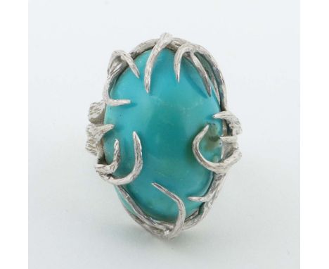 Ring mit Türkismodern, Weißgold 585, ca. 13,26 g, besetzt mit einem Türkis, punziert: Feingehaltsstempel, RG: 55. Tragespuren