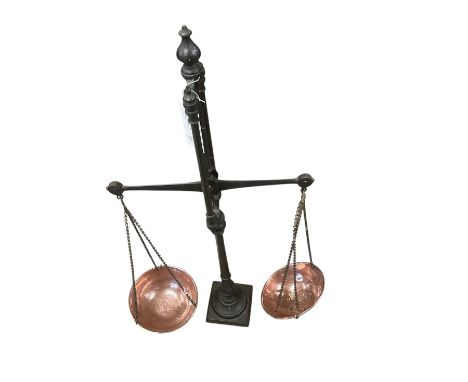 Cast iron scales, with copper baskets with weights, H88cm